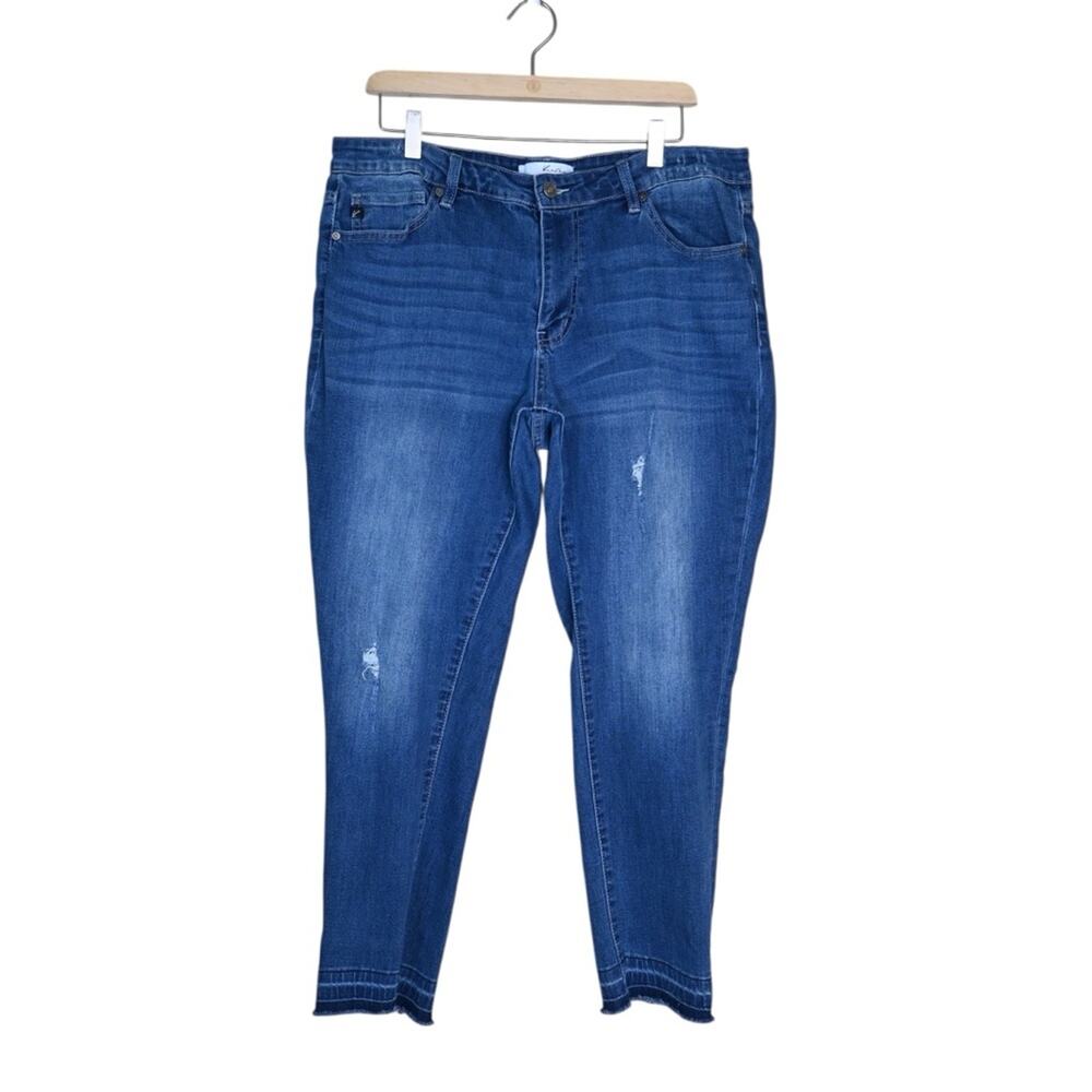 KanCan Women's 2XL Girlfriend Relaxed Skinny Jean